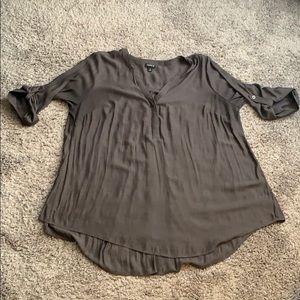 Blouse that rolls up to 3/4 sleeves